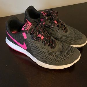Women’s Nike shoes